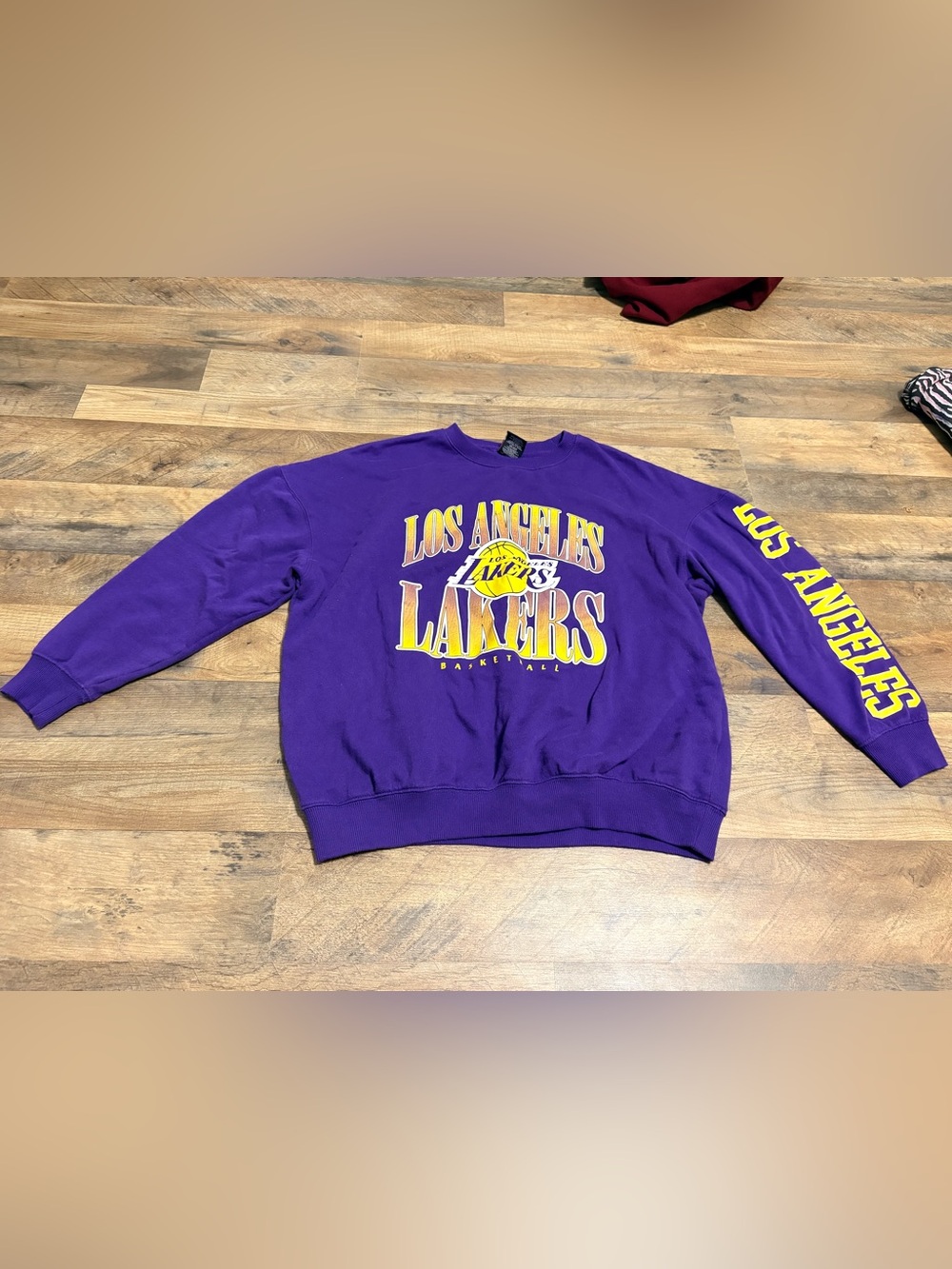 Los Angeles Lakers NBA Purple Graphic Crewneck Sweatshirt Men’s Medium